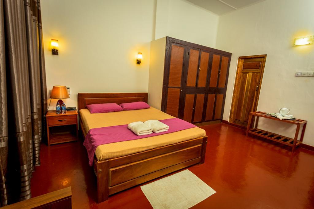 Dayanithi Guest House Jaffna Exterior foto