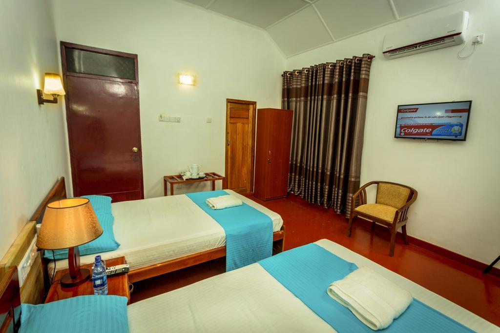 Dayanithi Guest House Jaffna Exterior foto