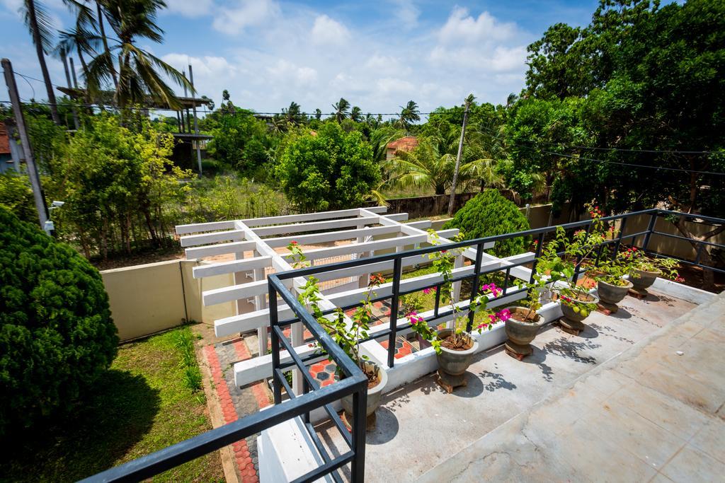 Dayanithi Guest House Jaffna Exterior foto