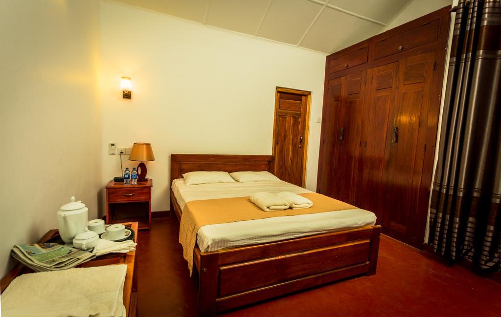 Dayanithi Guest House Jaffna Exterior foto