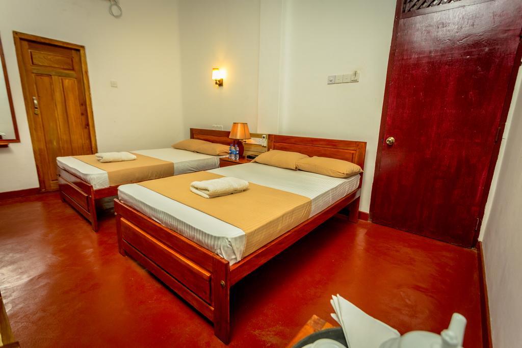 Dayanithi Guest House Jaffna Exterior foto