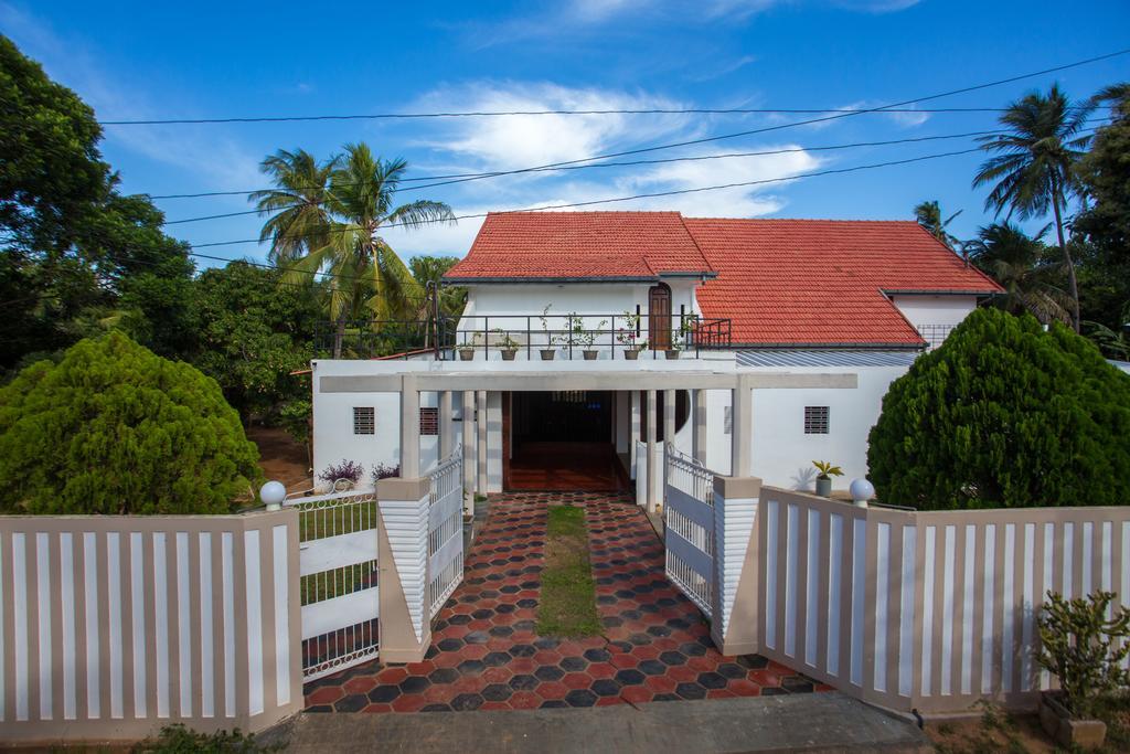 Dayanithi Guest House Jaffna Exterior foto