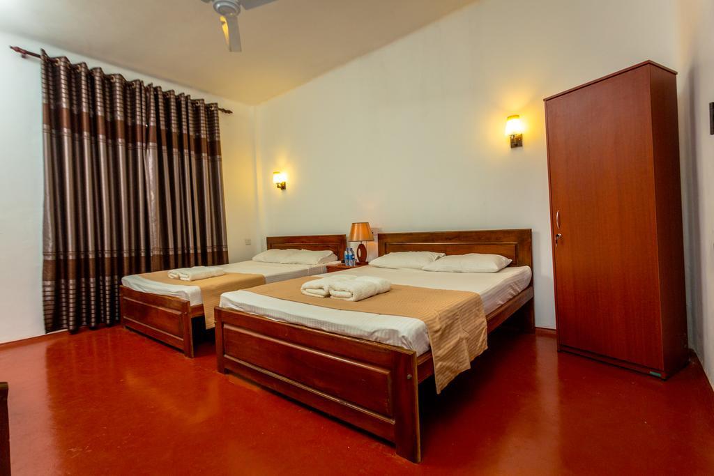 Dayanithi Guest House Jaffna Exterior foto