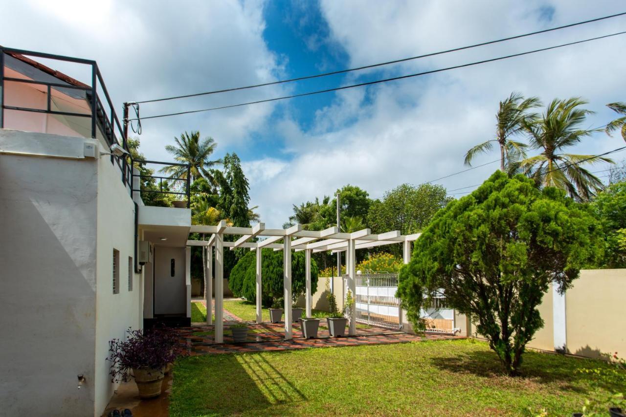Dayanithi Guest House Jaffna Exterior foto